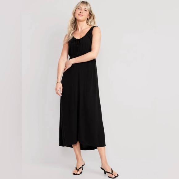 Old Navy Dresses & Skirts - NWT! Black Waist-Defined Sleeveless Crepe Midi Dress for Women - Multiple 💜